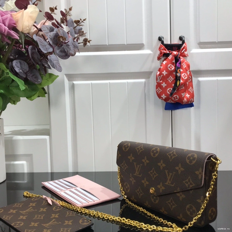 WIS LOUIS POCHETTE FÉLICIE VUITTON 1108